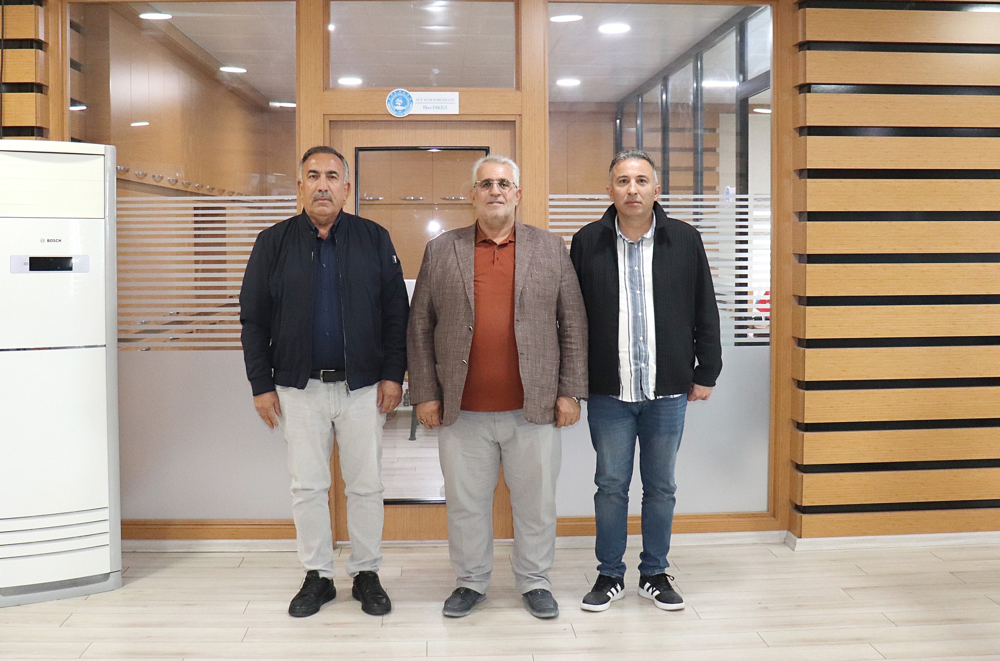 Erler Tarımsal Kalkınma Kooperatifi Başkanı Ömer Karaer ve Ayca Süt Süt Alım Müdürü Adil Akkuş' tan birliğimizi ziyaret