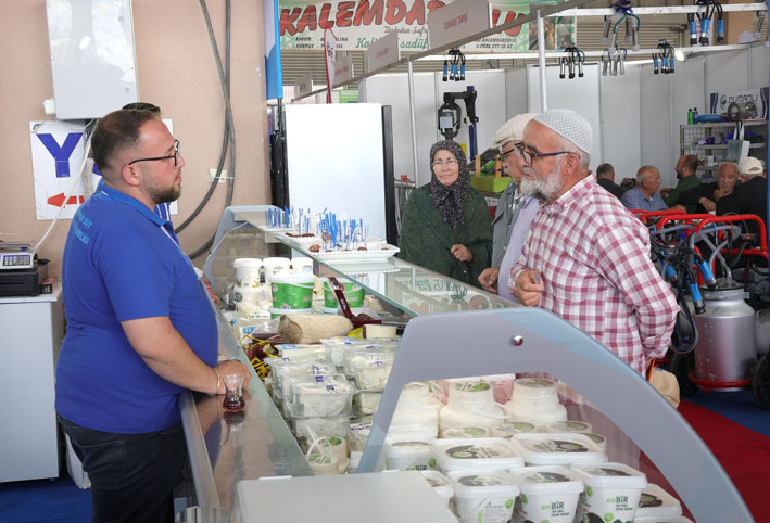 Karapınar Süt Üreticileri Birliği olarak, Karapınar Belediyesi öncülüğünde düzenlenen Tarım, Gıda ve Hayvancılık Fuarı'nda yerimizi aldık. - Ek Görsel
