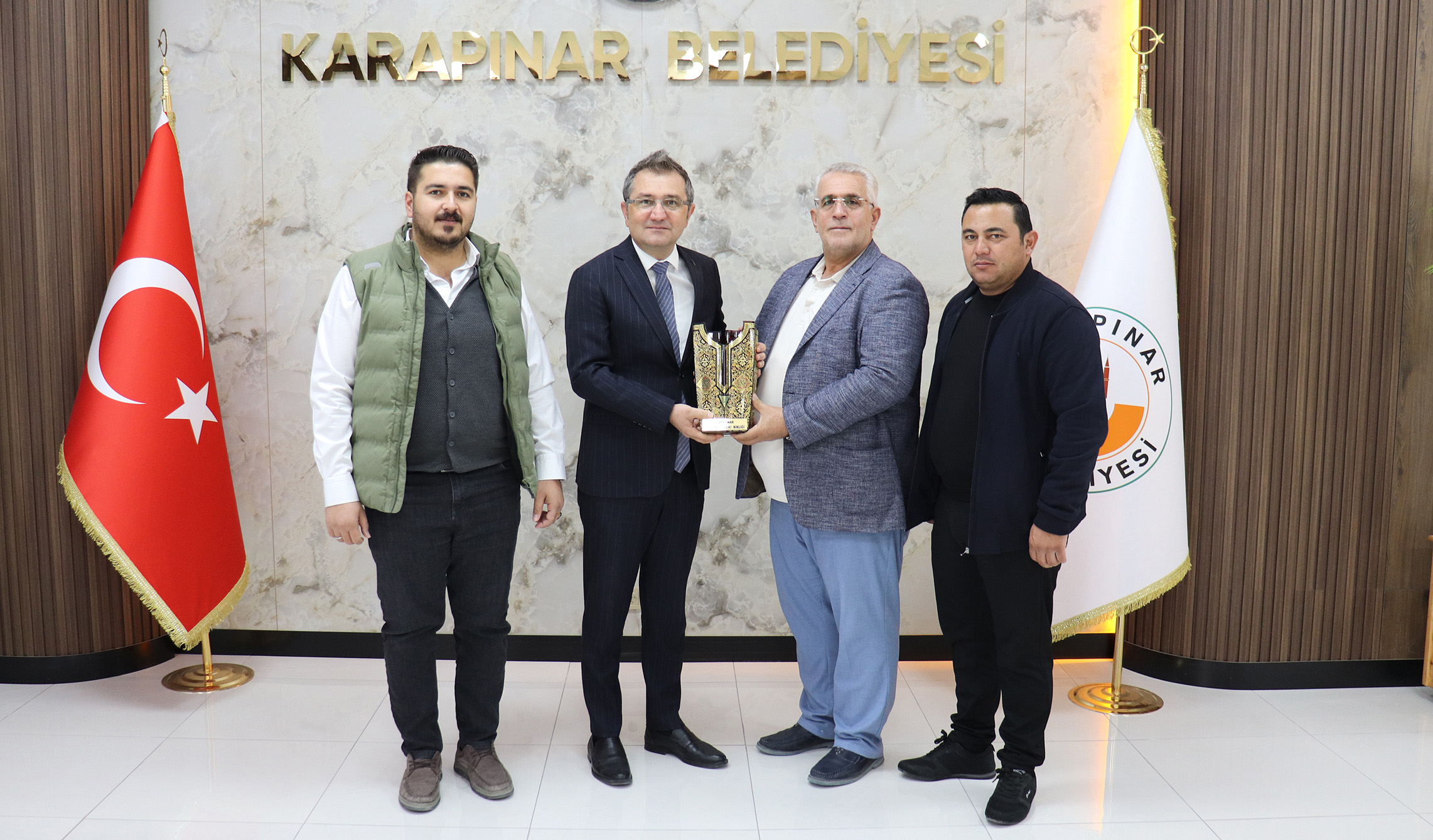 Belediye Başkanımız İbrahim Önal a  yeni belediye hizmet binasında ziyaret.