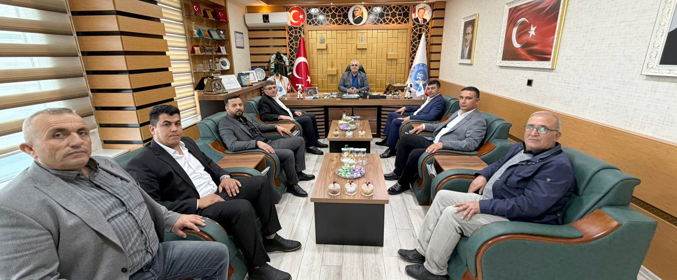 Karapınar Şoförler ve Otomobilciler Esnaf Odası Başkanı ve Yeni Dönem Başkan Adayı Kamil Eke ve beraberindeki heyet, Karapınar Süt Üreticileri Birliğimizi ziyaret etti.